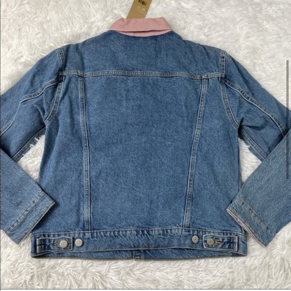 Levi’s Denim Trucker Jacket Pink Corduroy Collar Oversized Size M NWT - Picture 3 of 9